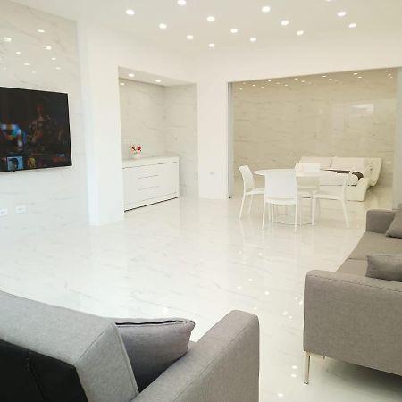 Elegant Basement Suite Orosei Ngoại thất bức ảnh