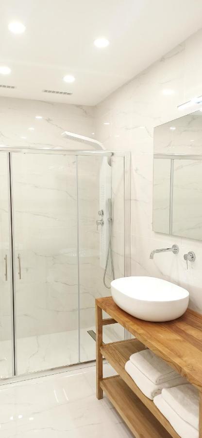 Elegant Basement Suite Orosei Ngoại thất bức ảnh