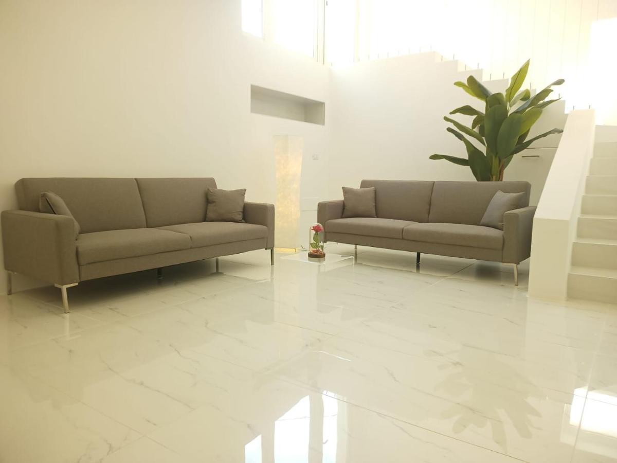 Elegant Basement Suite Orosei Ngoại thất bức ảnh