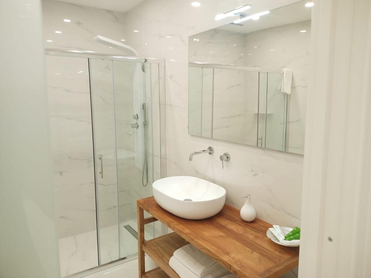 Elegant Basement Suite Orosei Ngoại thất bức ảnh