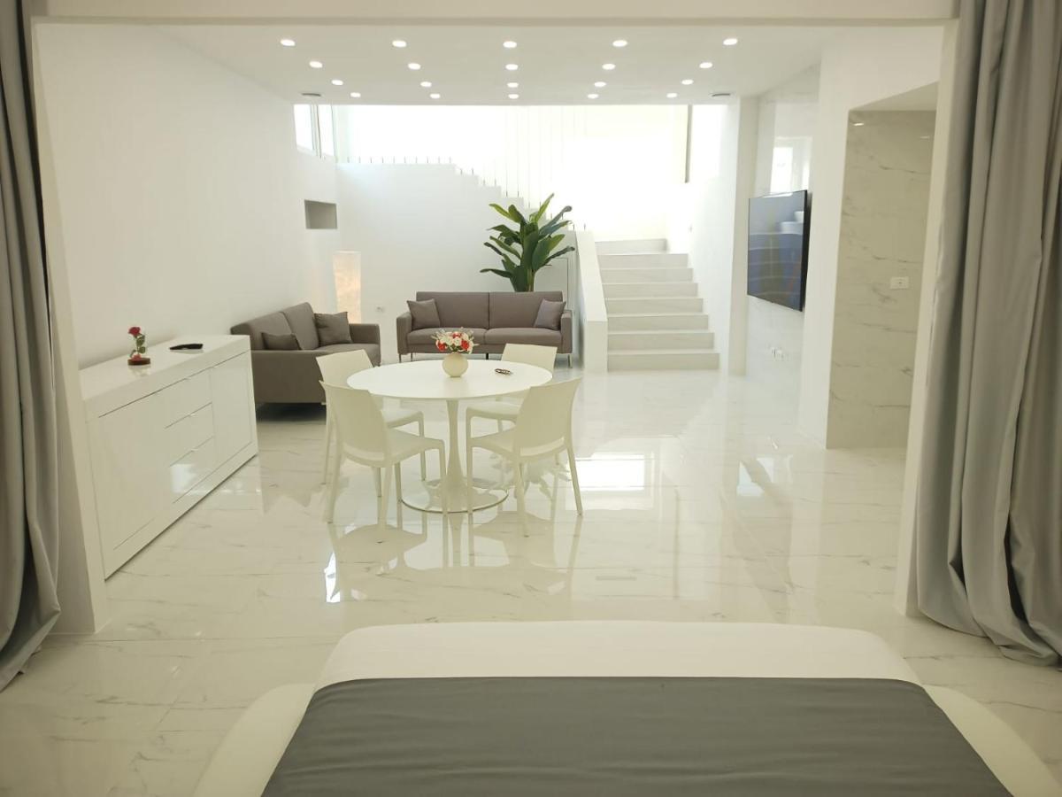 Elegant Basement Suite Orosei Ngoại thất bức ảnh