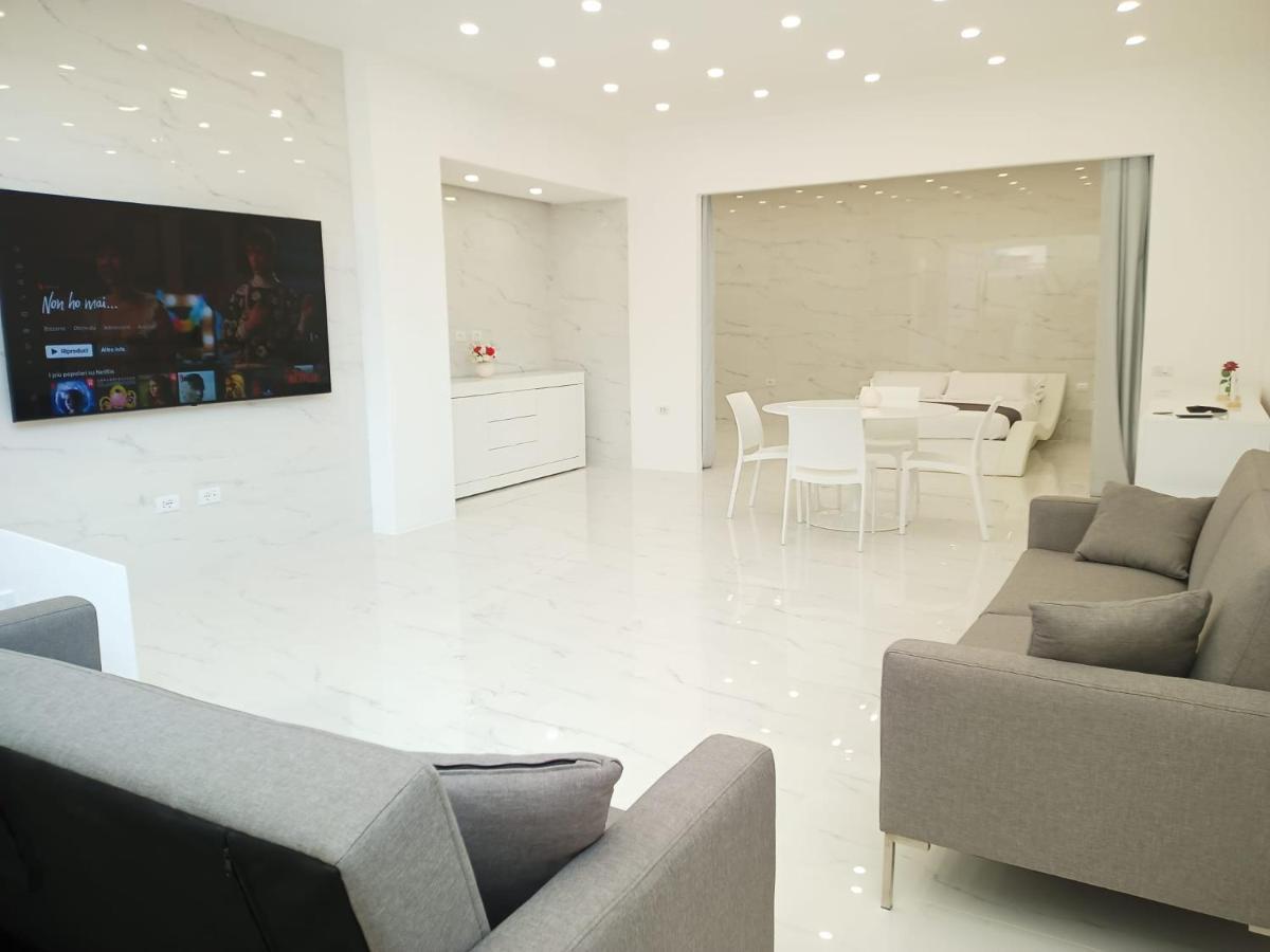 Elegant Basement Suite Orosei Ngoại thất bức ảnh