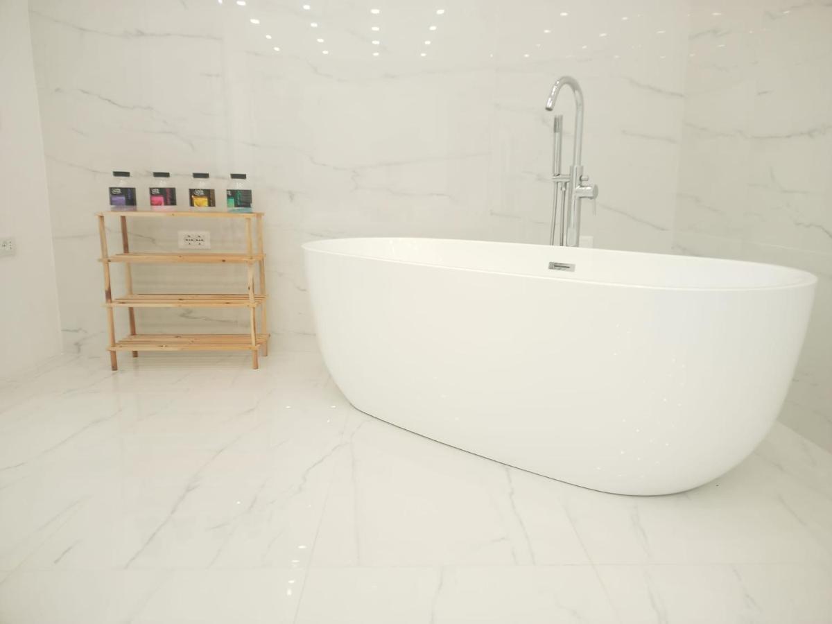Elegant Basement Suite Orosei Ngoại thất bức ảnh