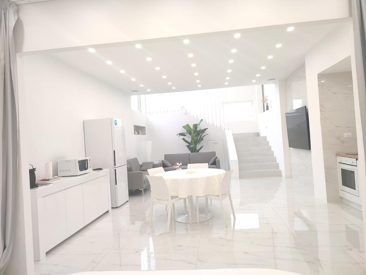 Elegant Basement Suite Orosei Ngoại thất bức ảnh